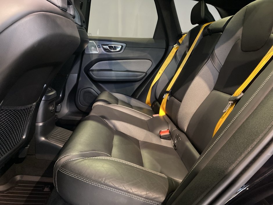 2022 Volvo XC60 T8 eAWD Polestar Engineered Extended Range-17