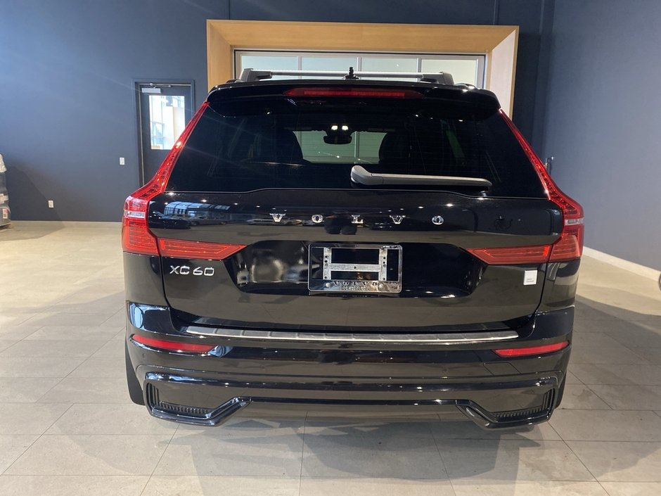 2022 Volvo XC60 T8 eAWD Polestar Engineered Extended Range-3