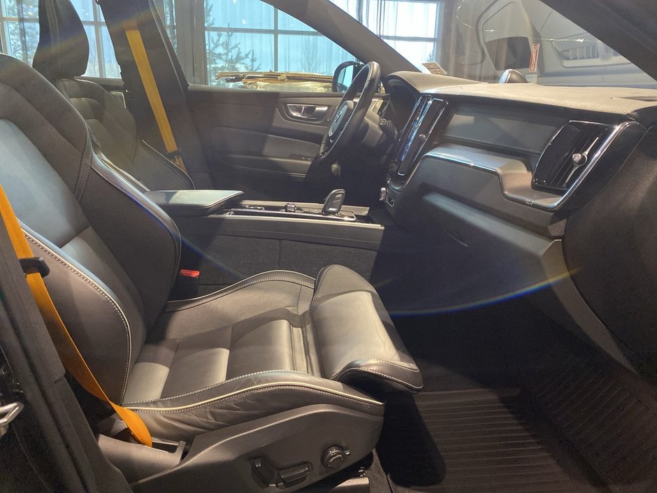 2022 Volvo XC60 T8 eAWD Polestar Engineered Extended Range-22