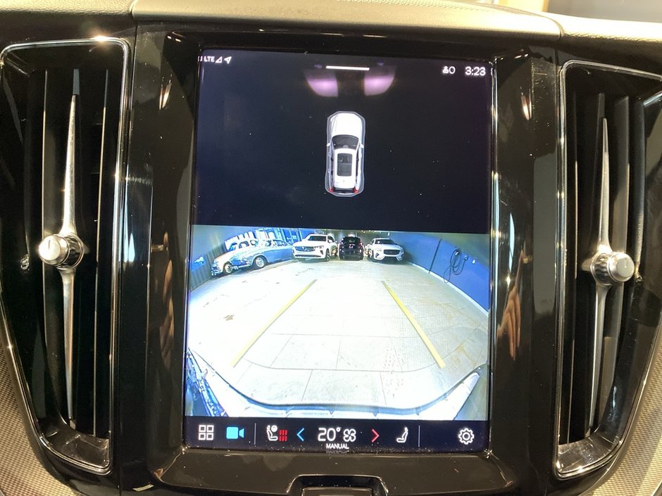 2022 Volvo XC60 Recharge R-Design-16