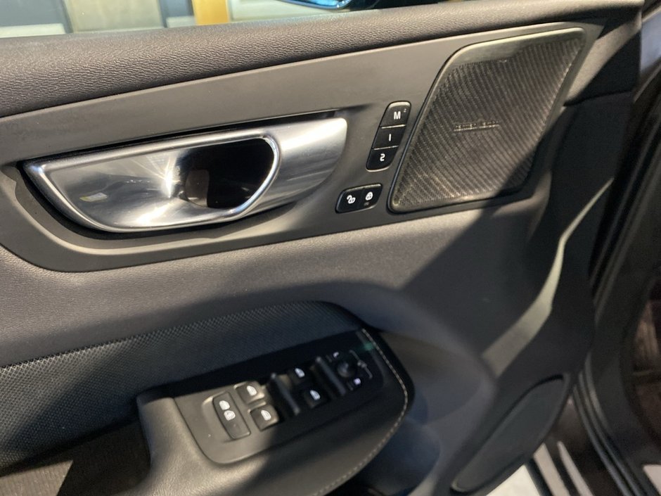 2022 Volvo XC60 Recharge R-Design-11