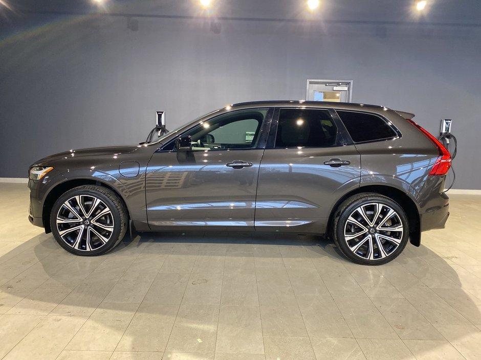 2022 Volvo XC60 Recharge R-Design-1