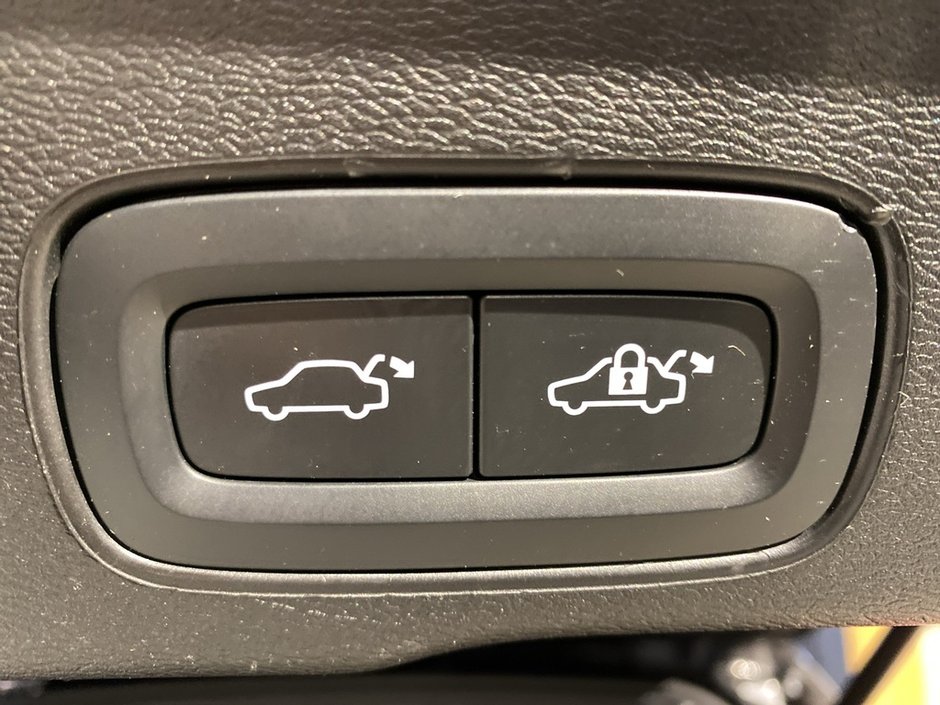 2022 Volvo XC60 Recharge R-Design-20