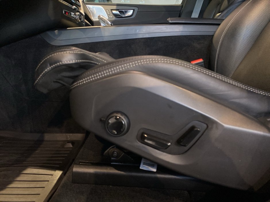 2022 Volvo XC60 B6 AWD Inscription-13