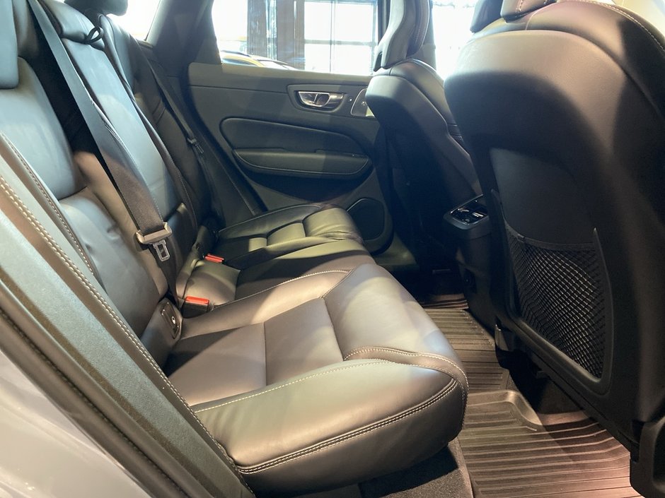 2022 Volvo XC60 B6 AWD Inscription-21