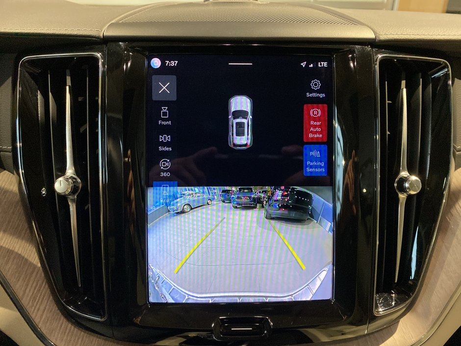 2022 Volvo XC60 B6 AWD Inscription-17