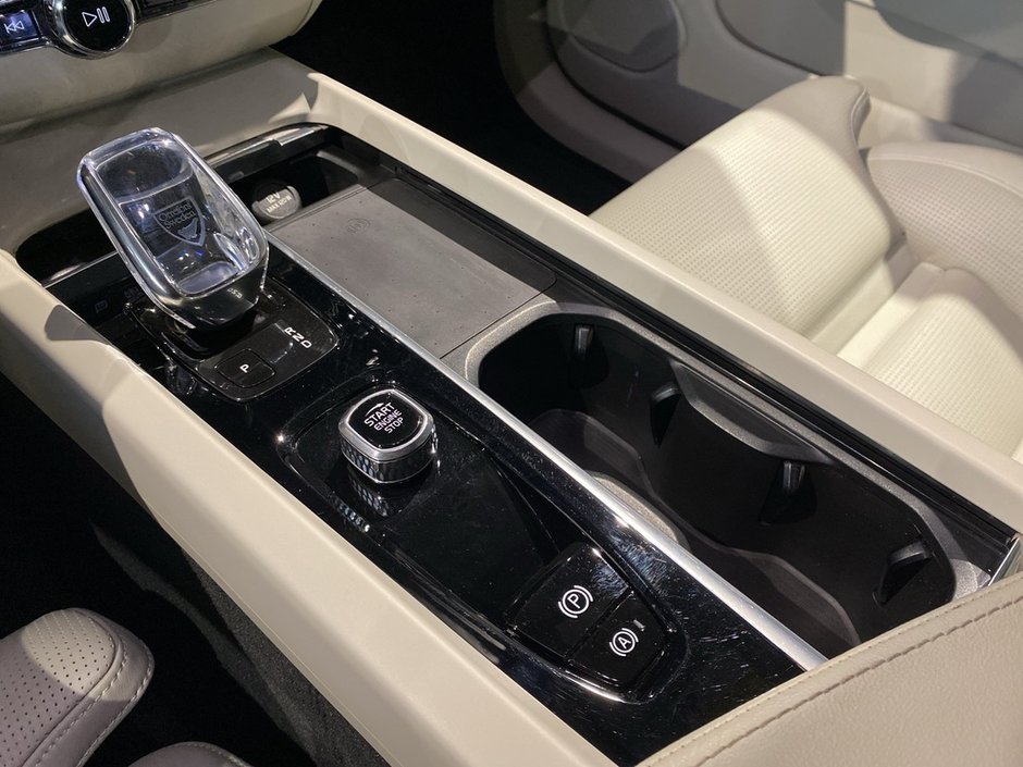 2022 Volvo XC60 B6 AWD Inscription-12
