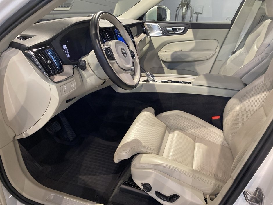 2022 Volvo XC60 B6 AWD Inscription-9