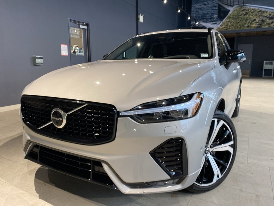 2022 Volvo XC60 B6 AWD R-Design-0