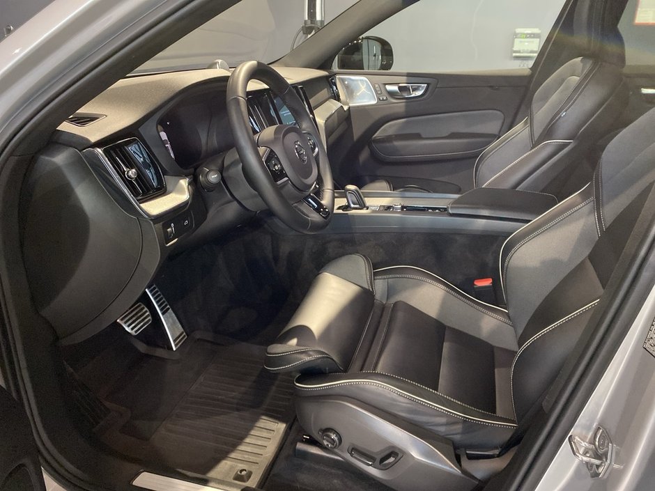 2022 Volvo XC60 B6 AWD R-Design-9