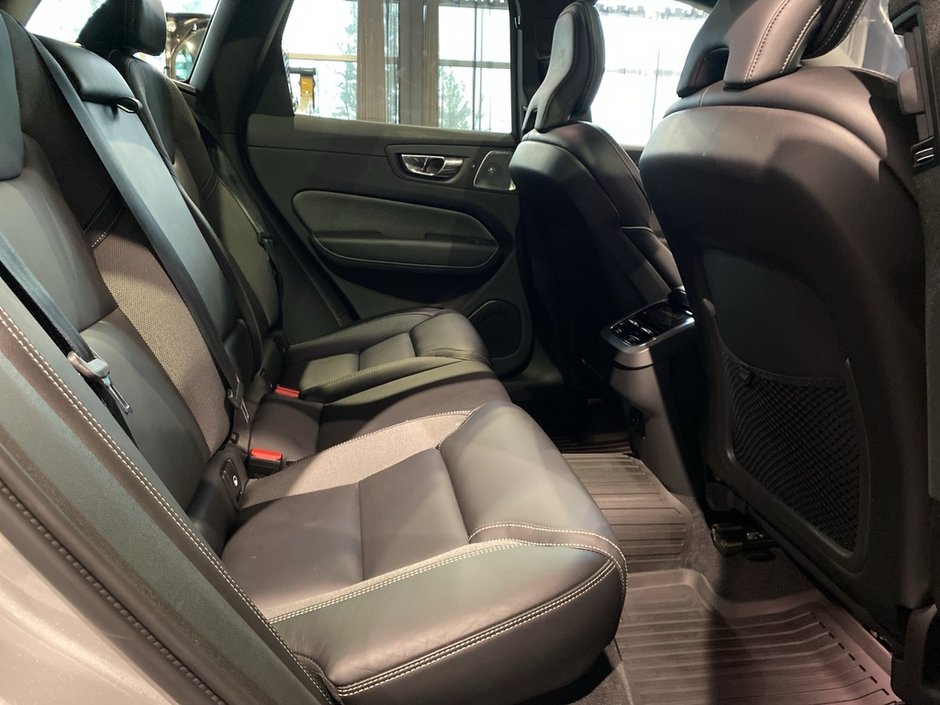 2022 Volvo XC60 B6 AWD R-Design-22
