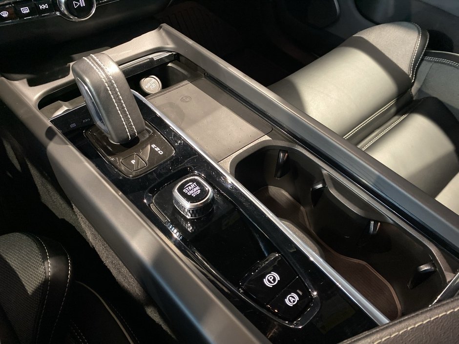 2022 Volvo XC60 B6 AWD R-Design-13