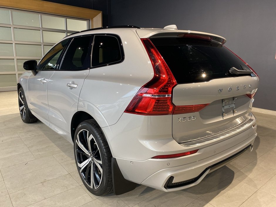 2022 Volvo XC60 B6 AWD R-Design-2