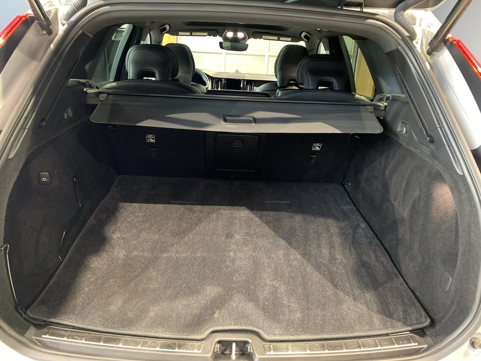 2022 Volvo XC60 B6 AWD R-Design-20