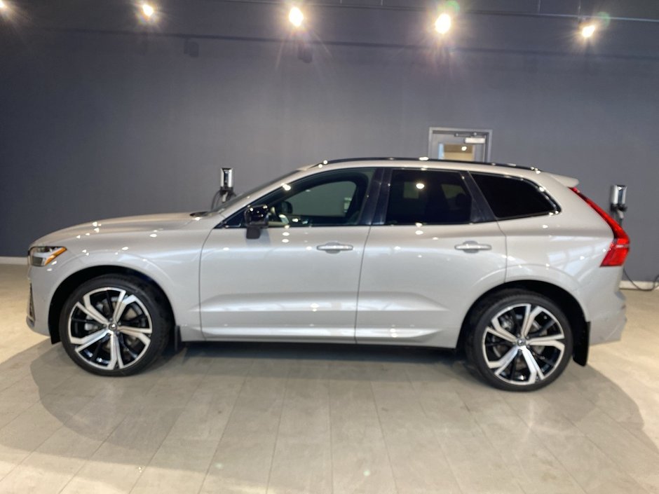 2022 Volvo XC60 B6 AWD R-Design-1