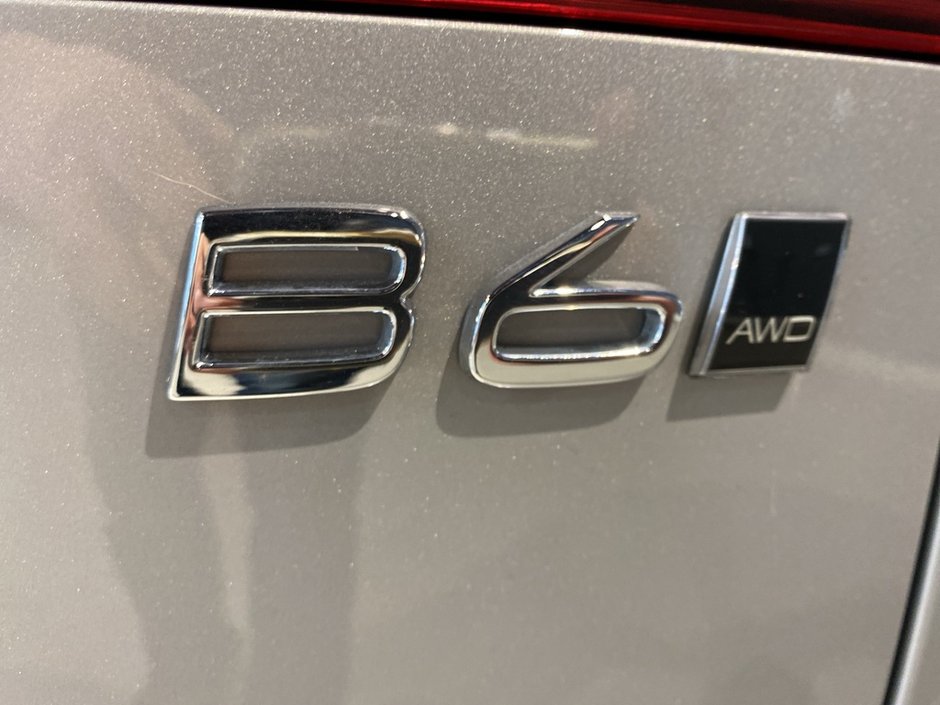 2022 Volvo XC60 B6 AWD R-Design-27