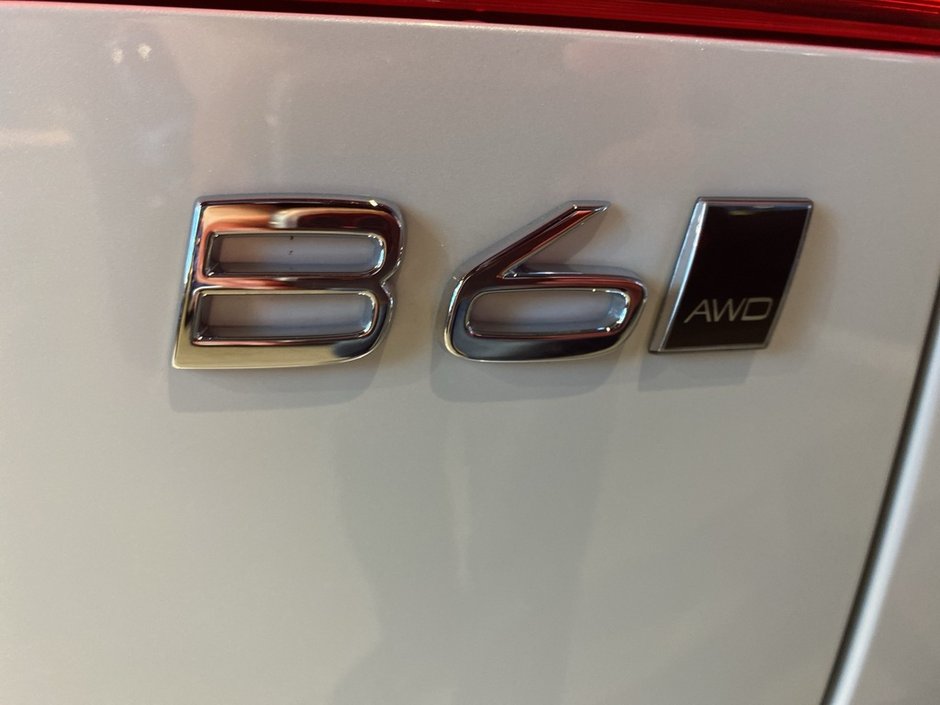 2022 Volvo XC60 B6 AWD Inscription-27