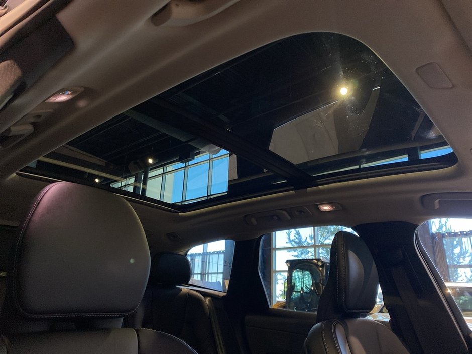 2022 Volvo XC60 B6 AWD Inscription-25