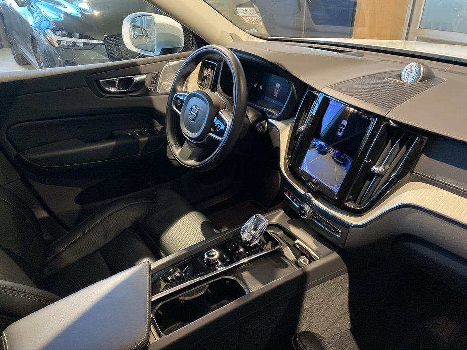 2022 Volvo XC60 B6 AWD Inscription-24