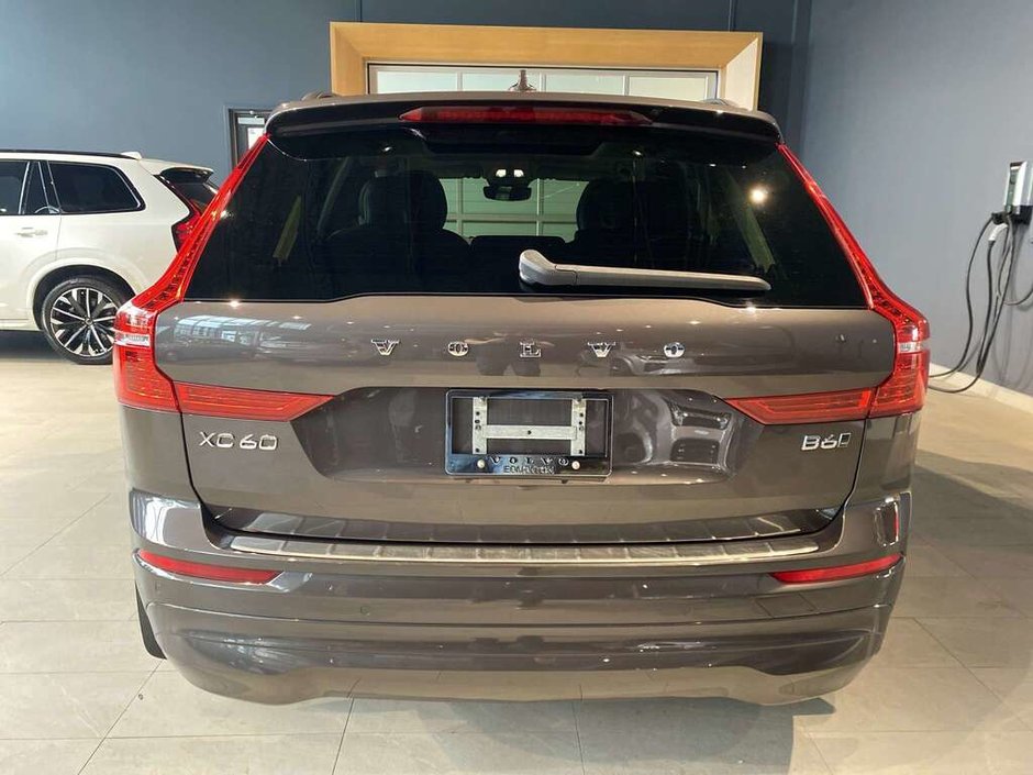 2022 Volvo XC60 B6 AWD Momentum-3