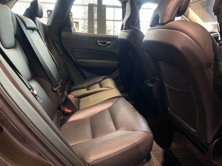 2022 Volvo XC60 B6 AWD Momentum-20