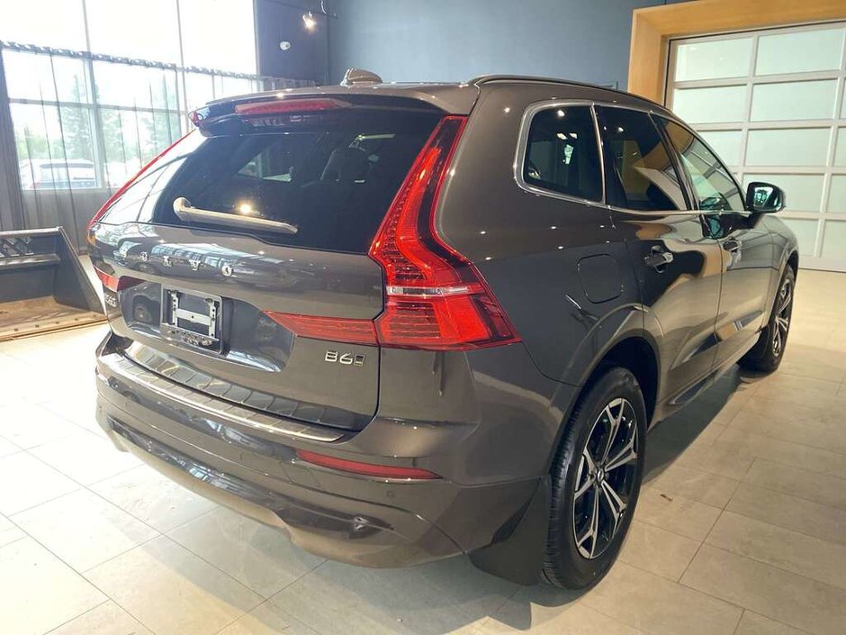 2022 Volvo XC60 B6 AWD Momentum-4