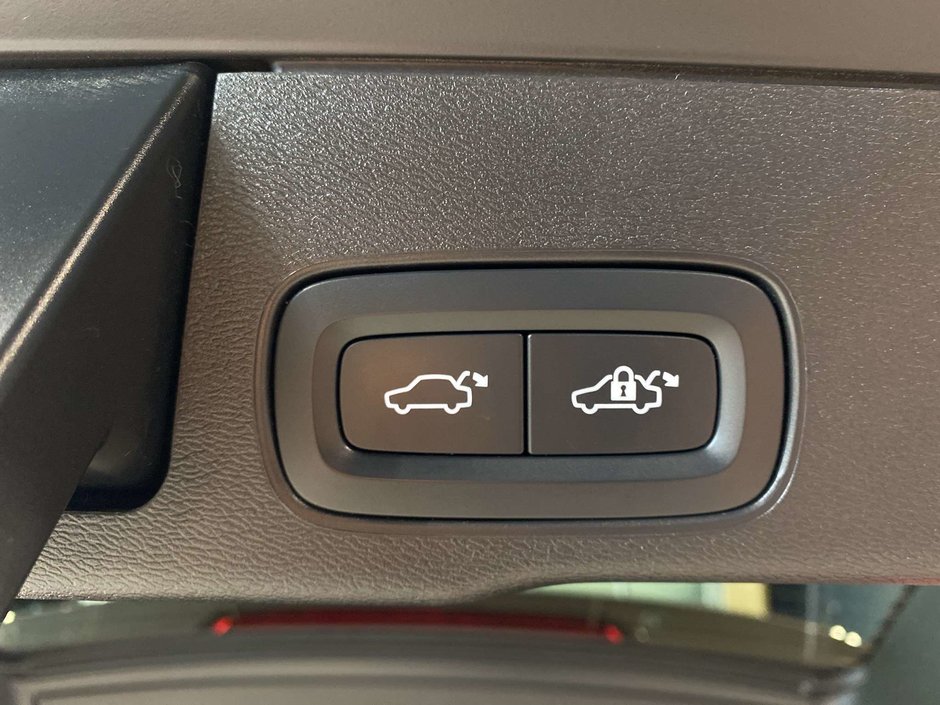 2022 Volvo XC60 B6 AWD Momentum-19