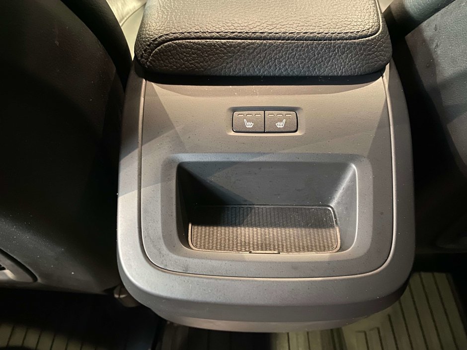 2022 Volvo XC60 B6 AWD Momentum-16