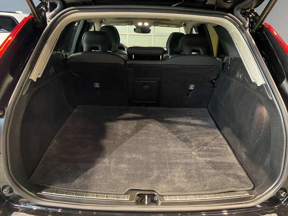 2022 Volvo XC60 B6 AWD Momentum-17