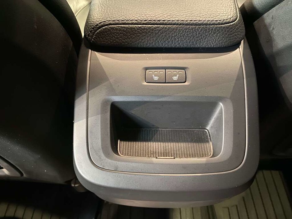 2022 Volvo XC60 B6 AWD Momentum-16