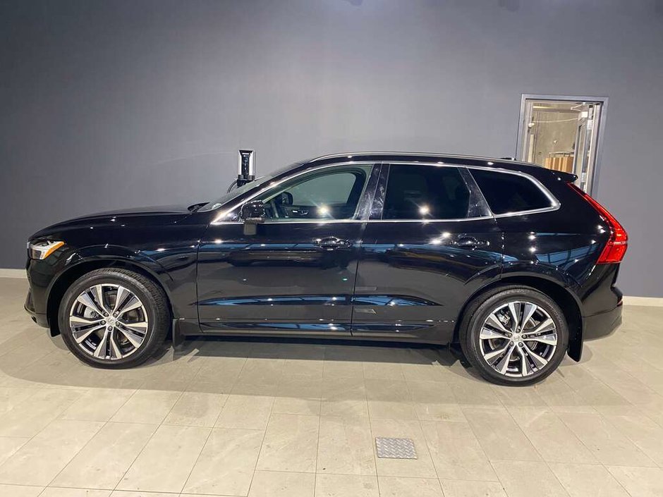 2022 Volvo XC60 B6 AWD Momentum-1