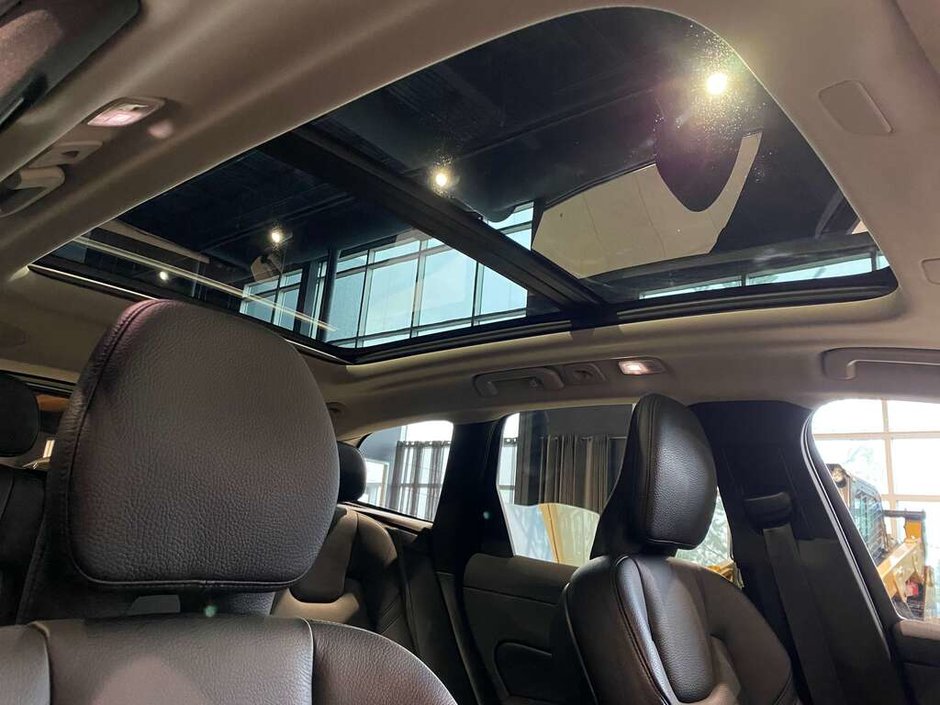 2022 Volvo XC60 B6 AWD Momentum-22