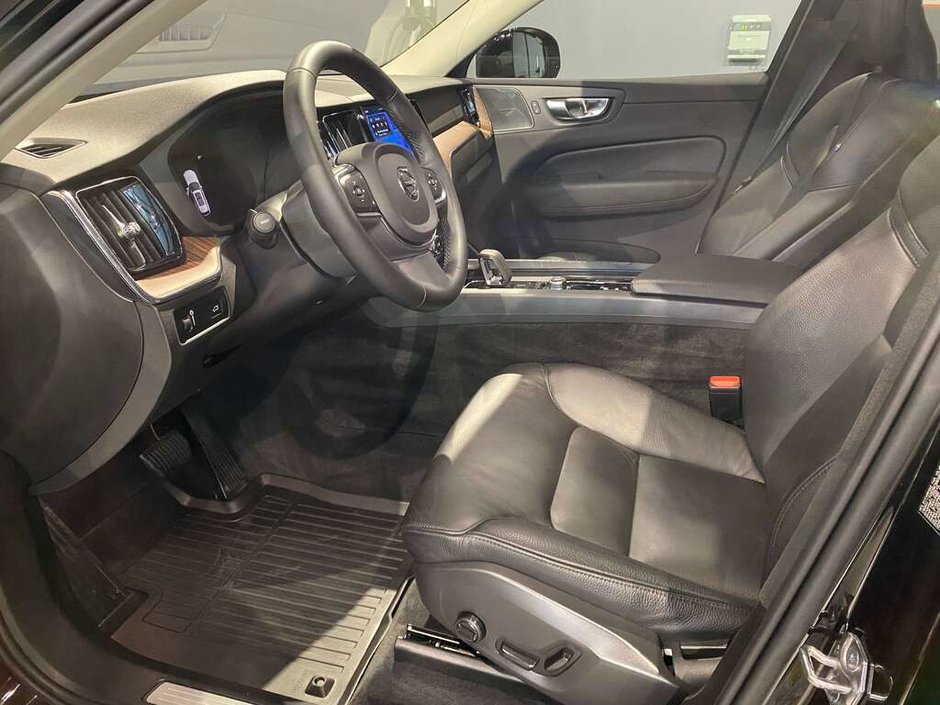 2022 Volvo XC60 B6 AWD Momentum-8