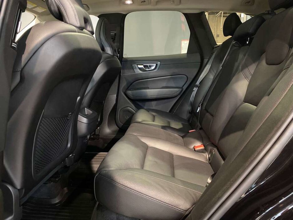 2022 Volvo XC60 B6 AWD Momentum-15
