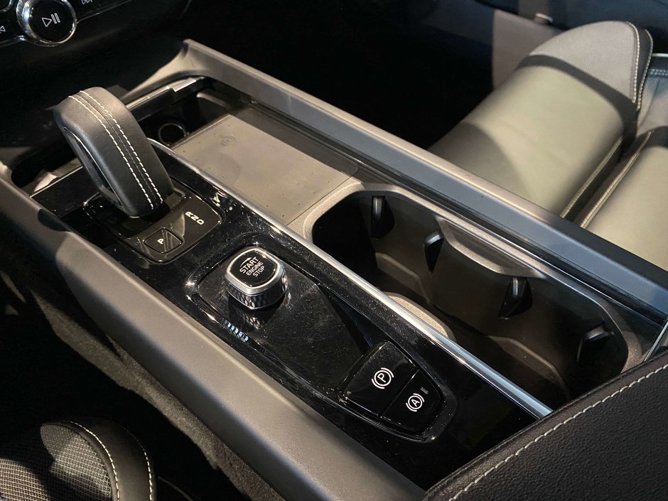 2022 Volvo XC60 B6 AWD R-Design-12