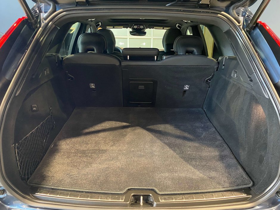 2022 Volvo XC60 B6 AWD R-Design-20