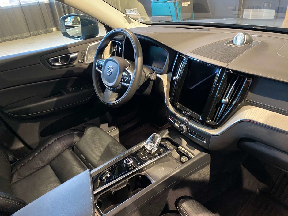 2022 Volvo XC60 B6 AWD Inscription-23