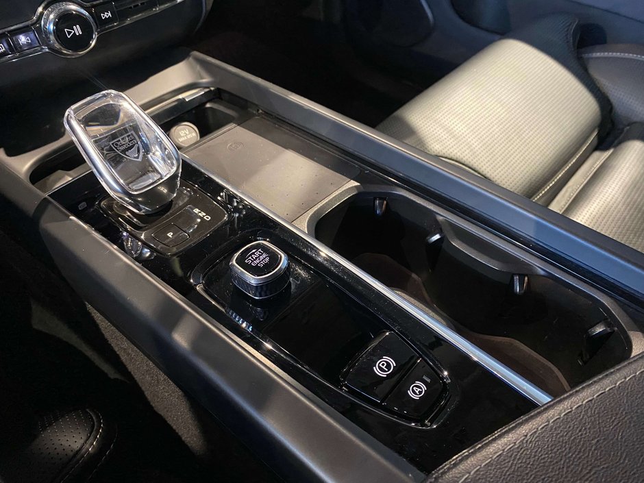2022 Volvo XC60 B6 AWD Inscription-12