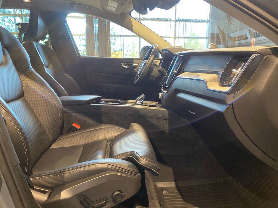 2022 Volvo XC60 B6 AWD Inscription-22