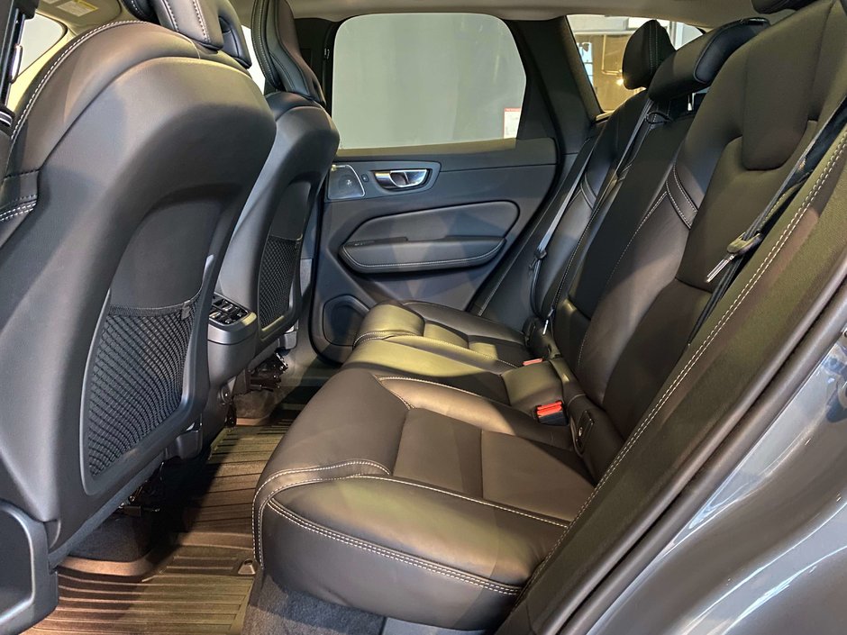 2022 Volvo XC60 B6 AWD Inscription-17