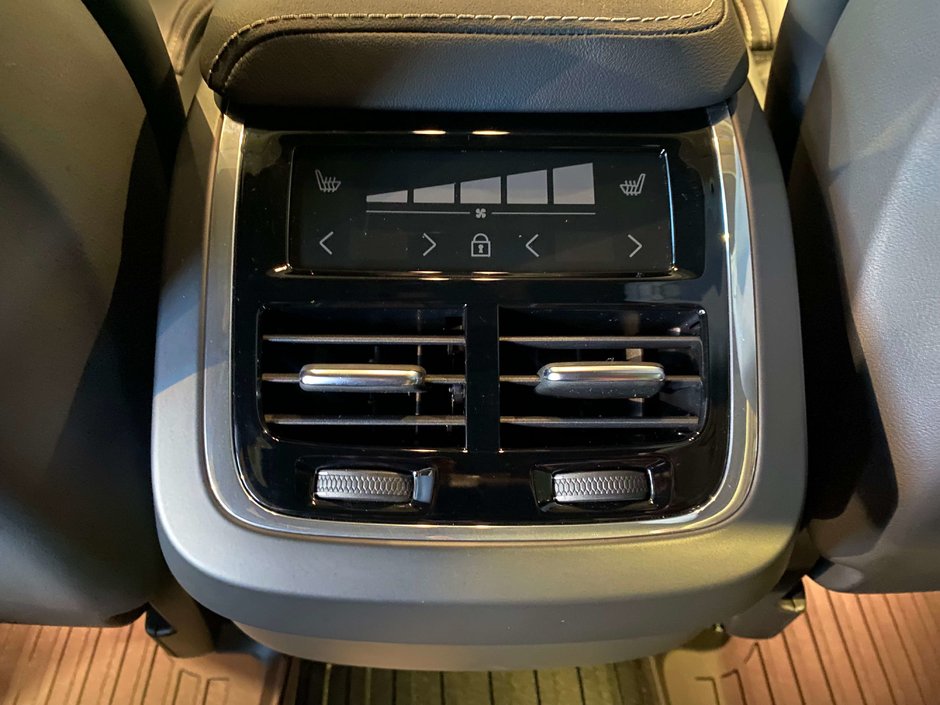 2022 Volvo XC60 B6 AWD Inscription-18
