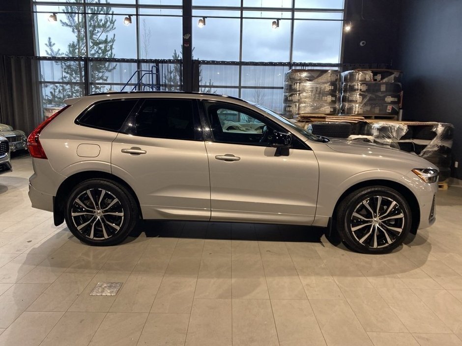 2023 Volvo XC60 B6 AWD Plus - Dark-5