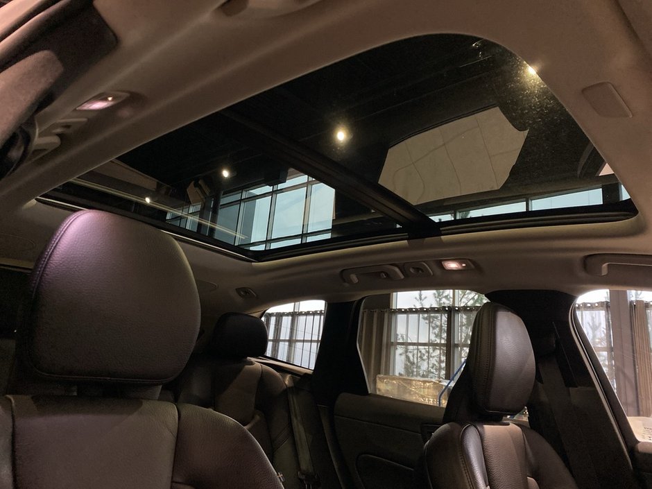 2023 Volvo XC60 B6 AWD Plus - Dark-24