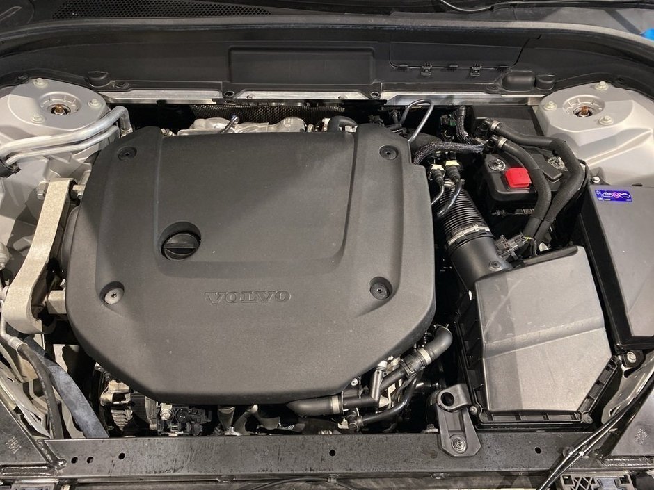 2023 Volvo XC60 B6 AWD Plus - Dark-25