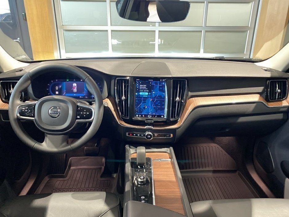 2023 Volvo XC60 B6 AWD Plus - Dark-10