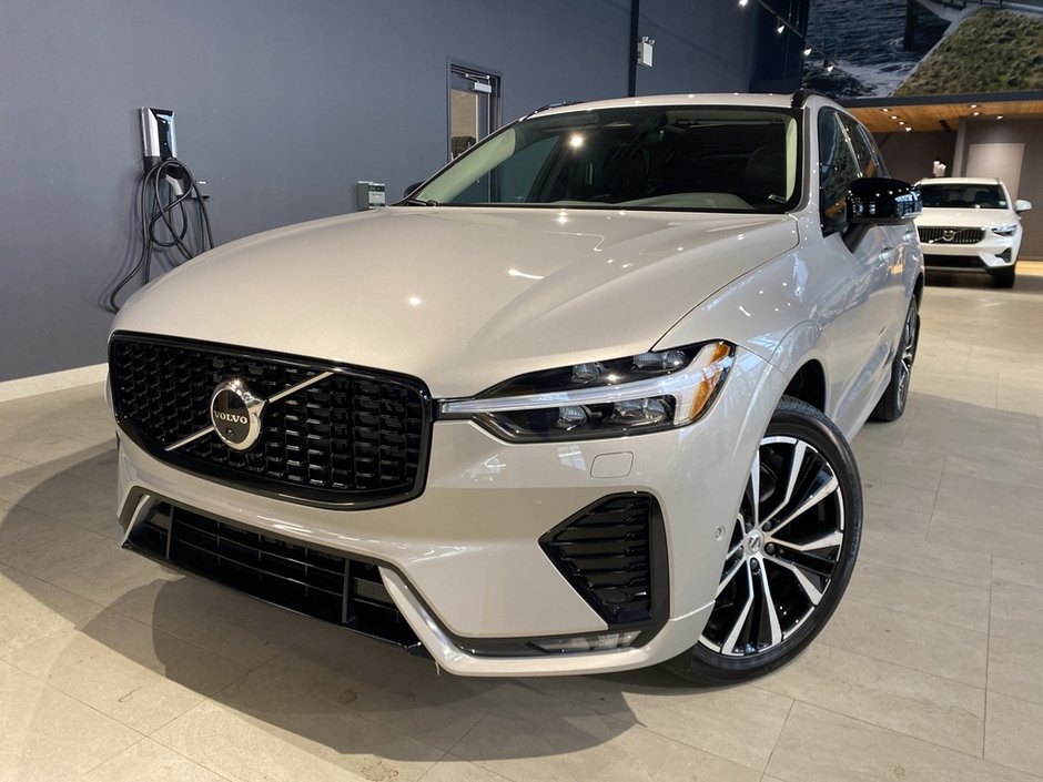 2023 Volvo XC60 B6 AWD Plus - Dark-0