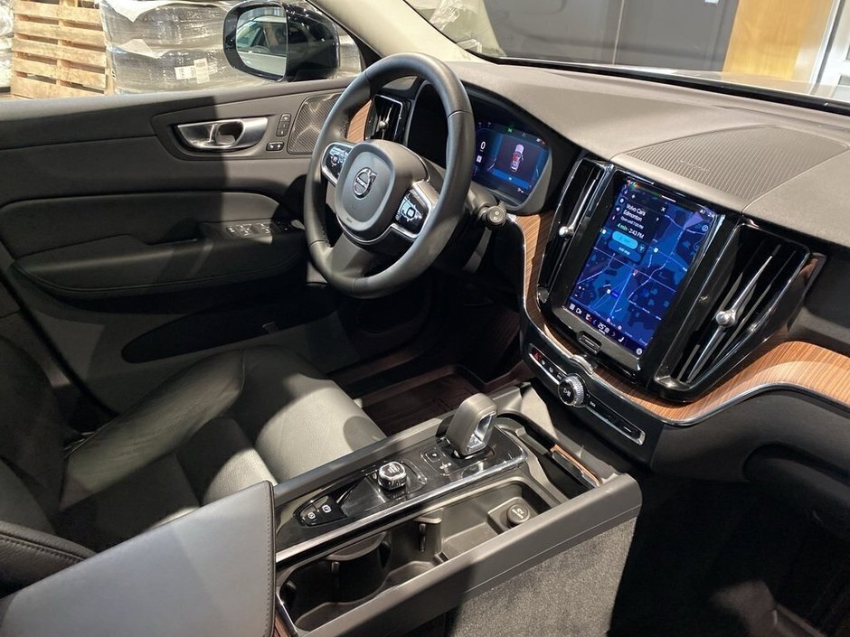 2023 Volvo XC60 B6 AWD Plus - Dark-23