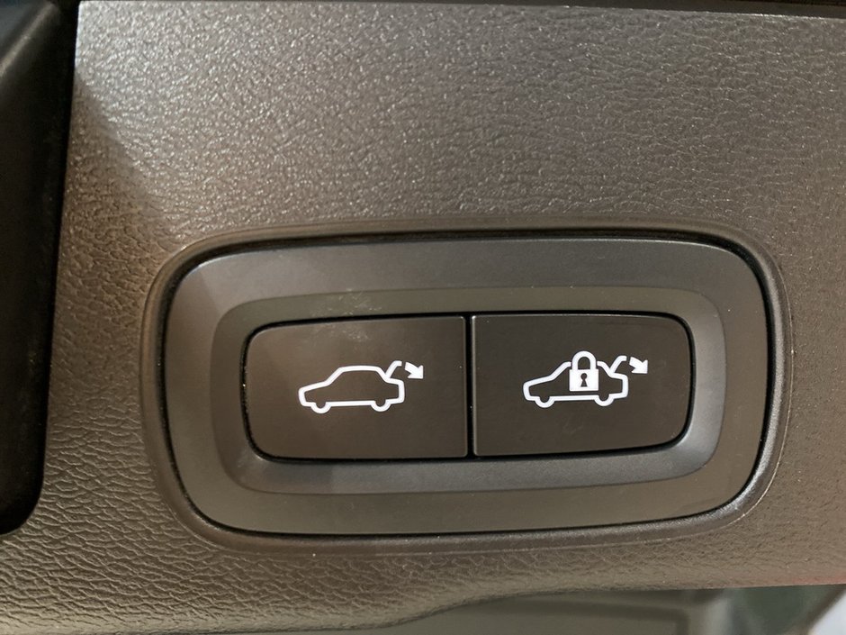 2023 Volvo XC60 B6 AWD Plus - Dark-20