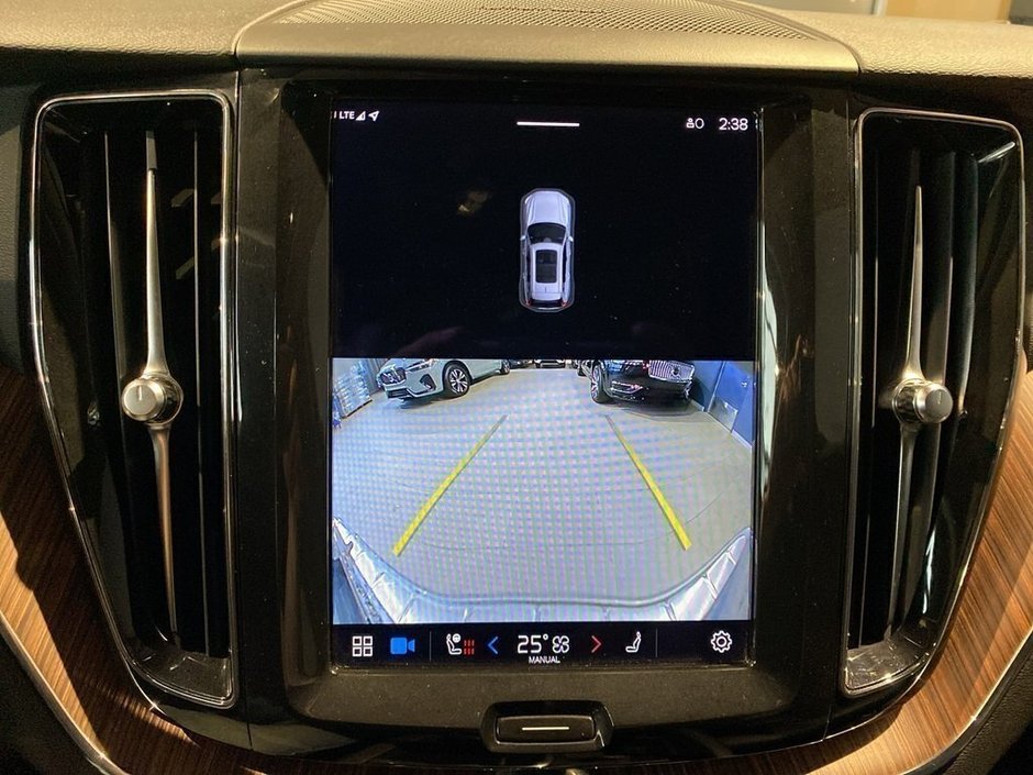 2023 Volvo XC60 B6 AWD Plus - Dark-16