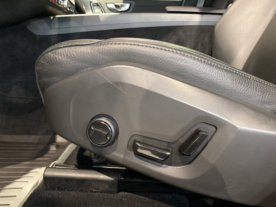 2023 Volvo XC60 B6 AWD Plus - Dark-13